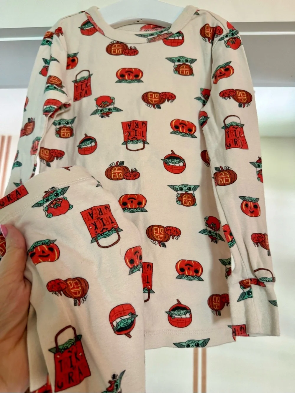 Gap Kids Star Wars Grogu Two Piece Pajamas Sz 6 Years